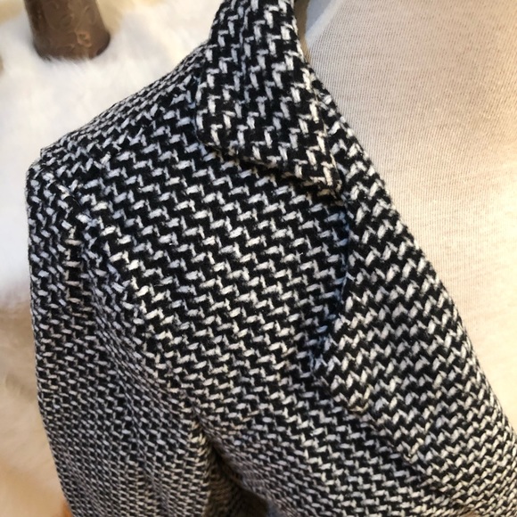 Beautiful herringbone coat with 1 button front notched collar slit pockets new - Picture 3 of 14
